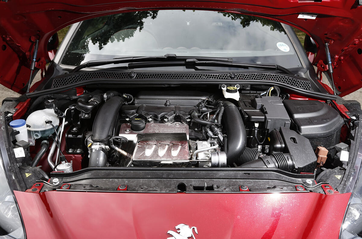 Performance coupe special - Toyota GT86 versus Peugeot RCZ R