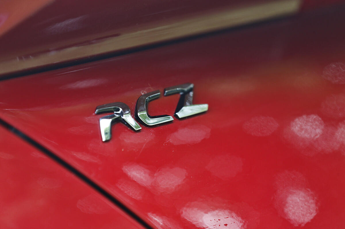 Performance coupe special - Toyota GT86 versus Peugeot RCZ R