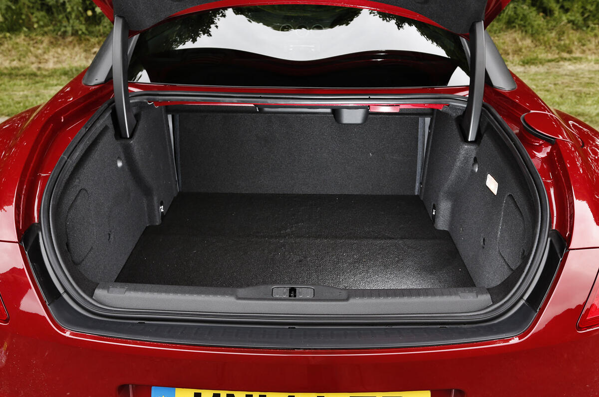 Performance coupe special - Toyota GT86 versus Peugeot RCZ R