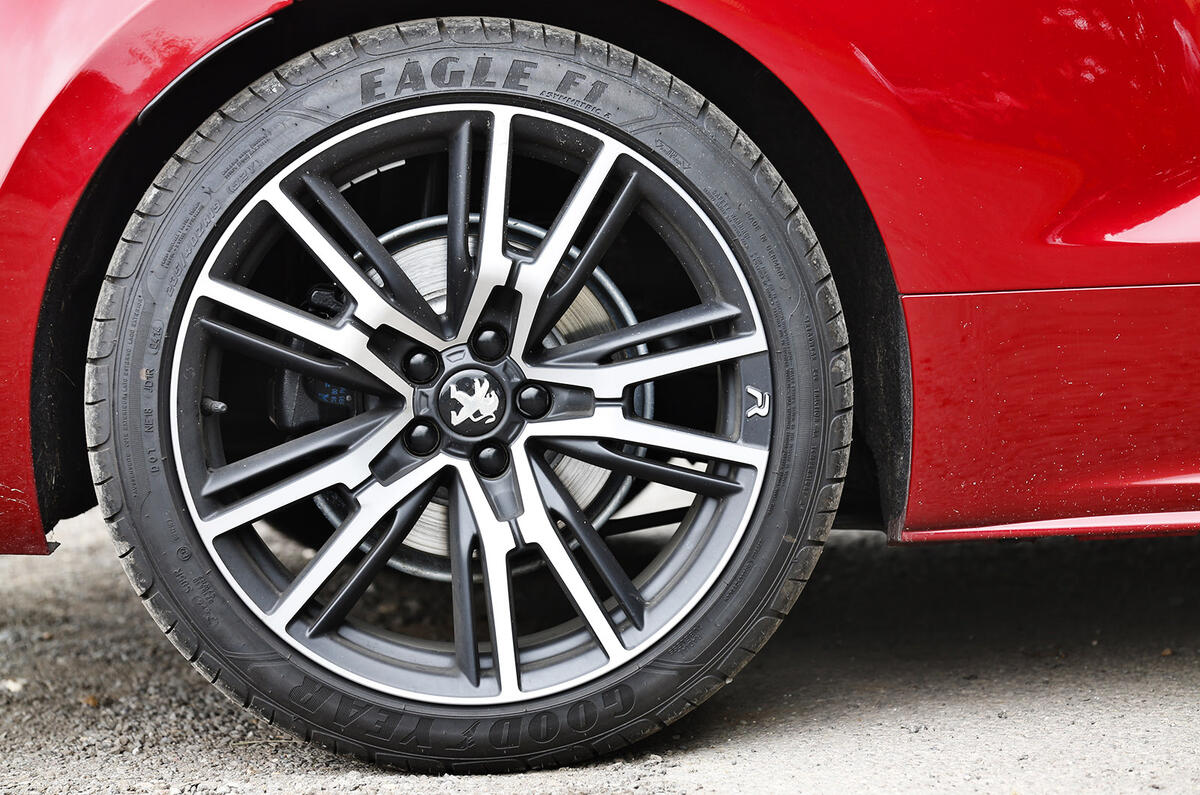 Performance coupe special - Toyota GT86 versus Peugeot RCZ R