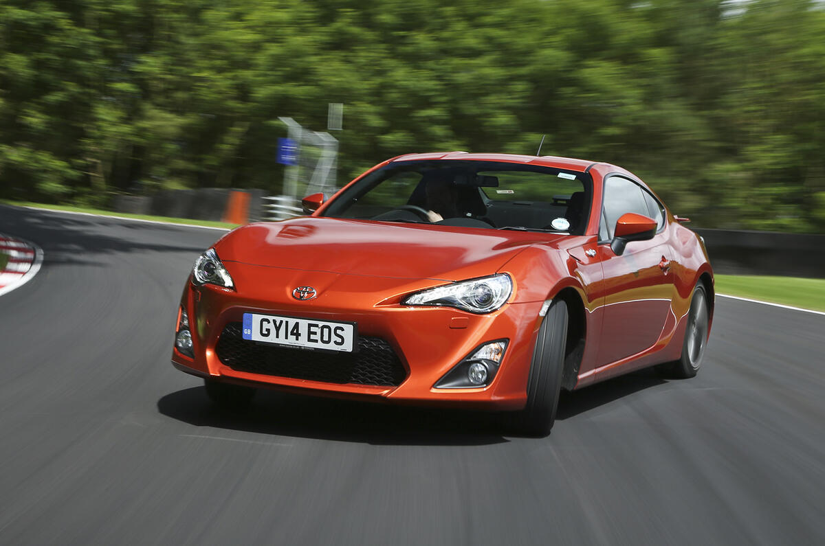 Performance coupe special - Toyota GT86 versus Peugeot RCZ R