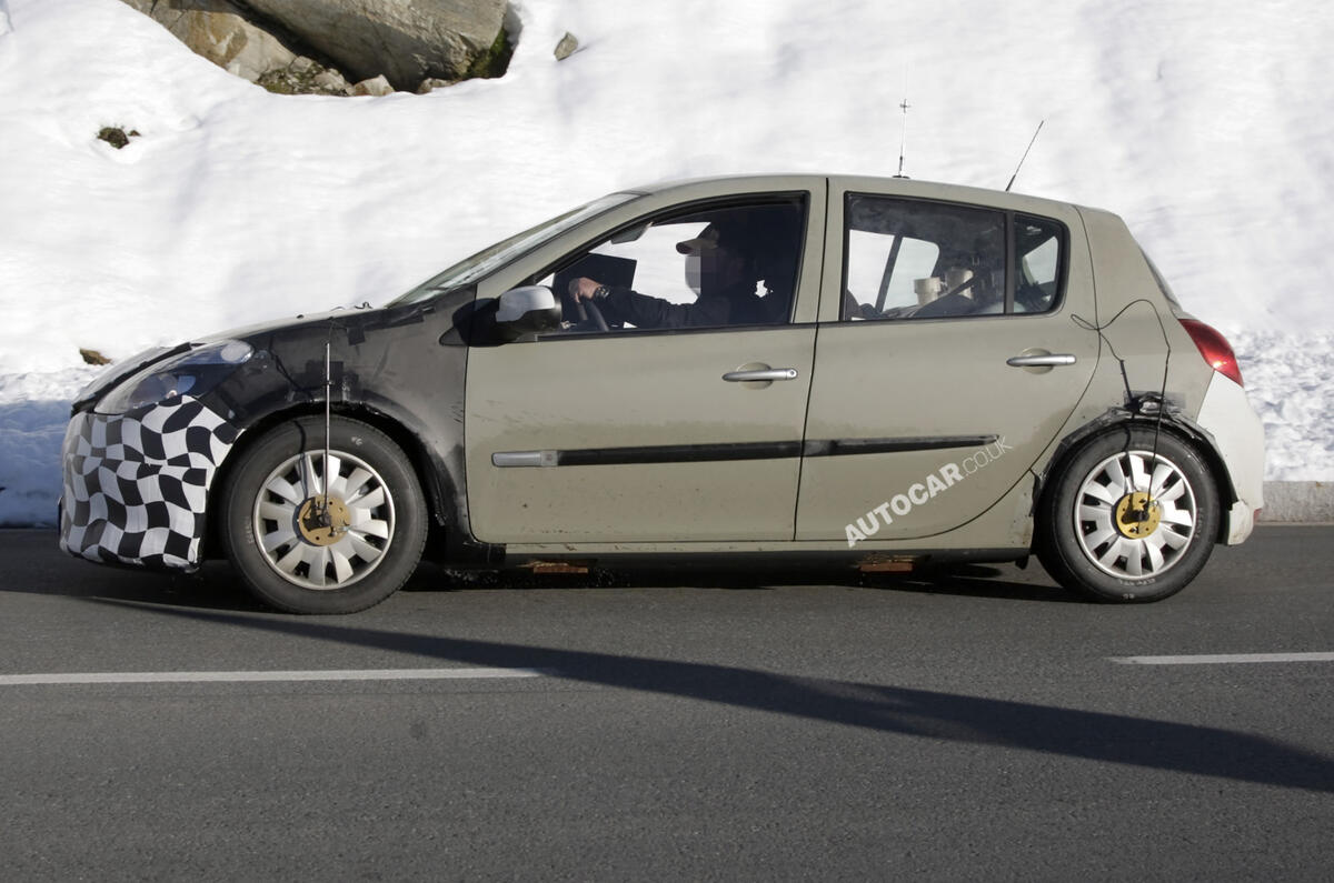 Fourth-gen Clio spied testing Fourth-gen Clio spied testing