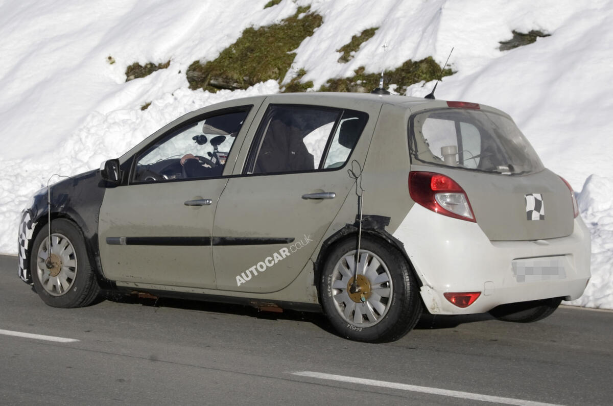 Fourth-gen Clio spied testing Fourth-gen Clio spied testing