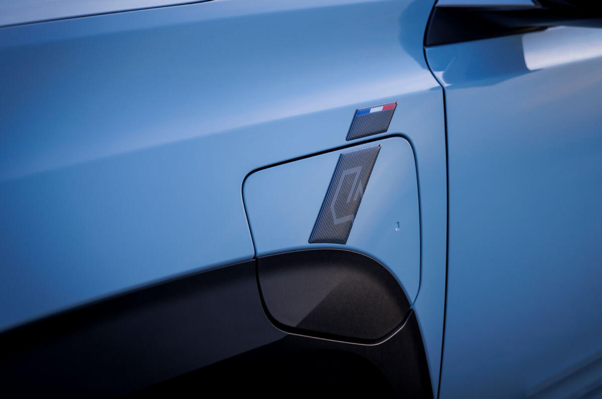 Renault 4 2025 Review détail du port de charge 0098