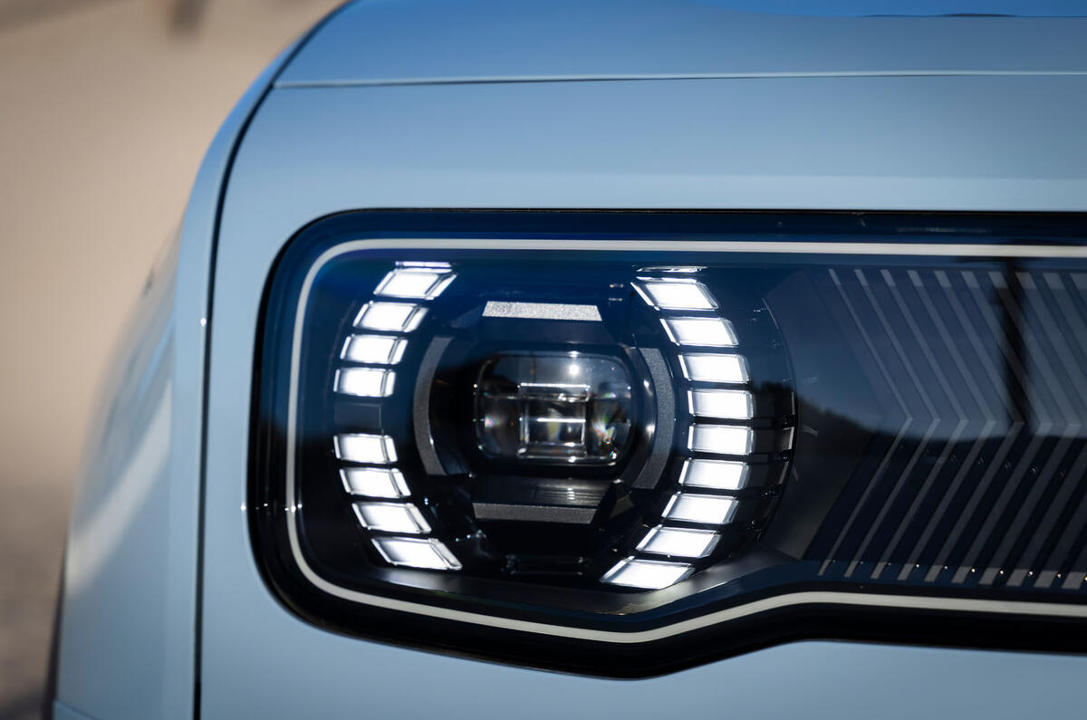 Renault 4 2025 Review phare drl détail 0108
