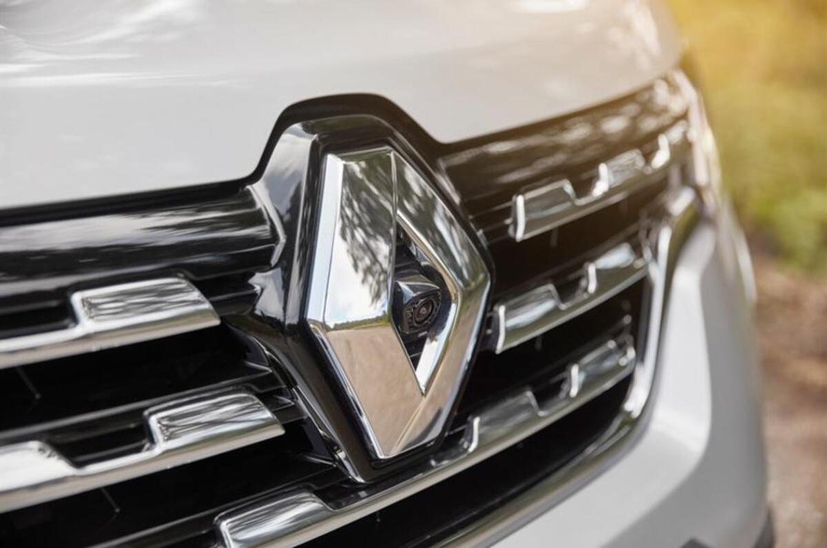 Renault Alaskan front grille