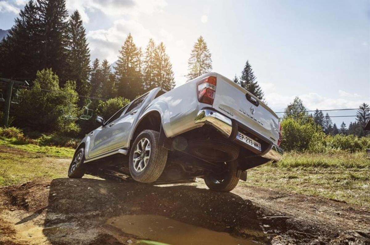 Renault Alaskan rear axle articulation