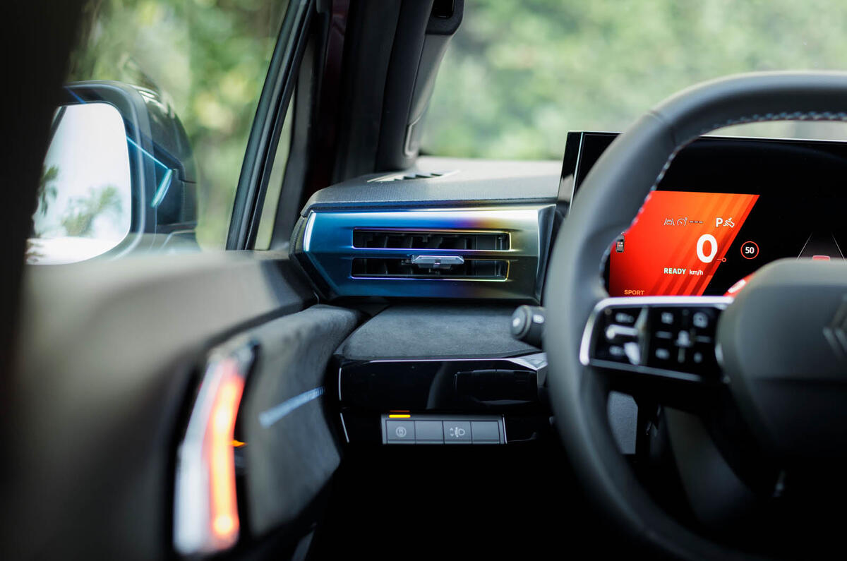 Renault Clio 2025 review 013