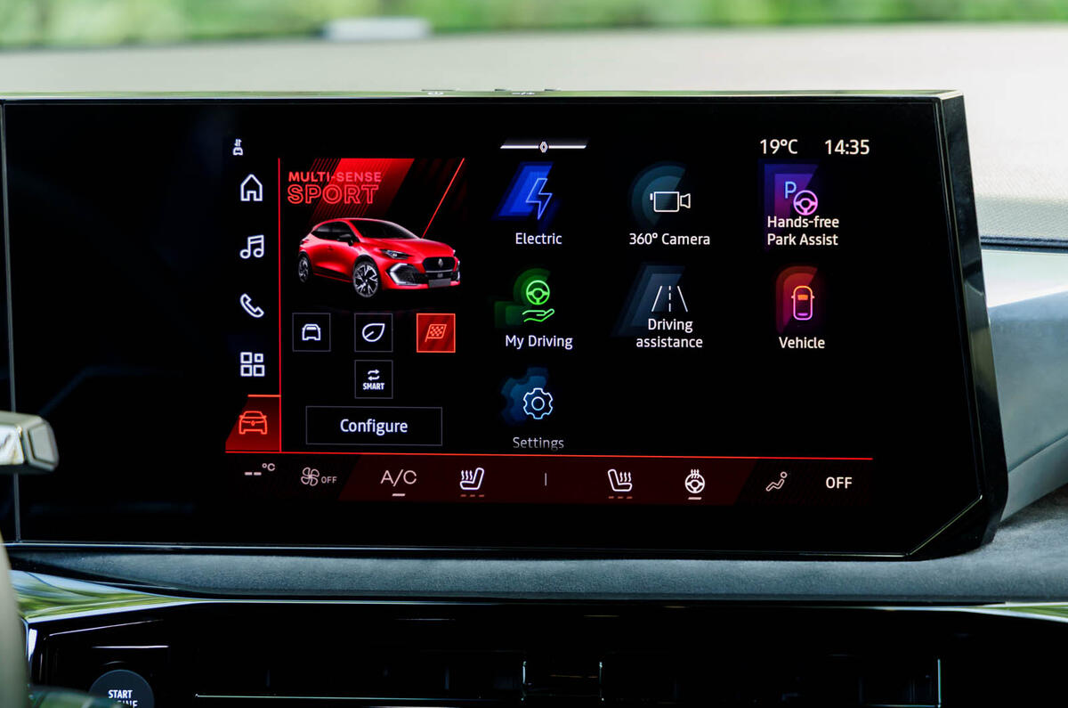 Renault Clio 2025 review 016