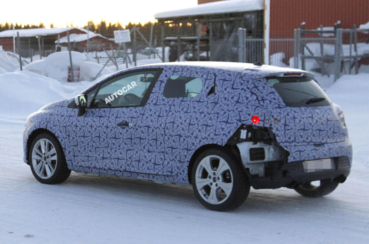 New Renault Clio spied testing