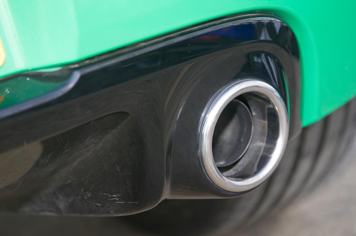 Renault Clio RS twin exhausts