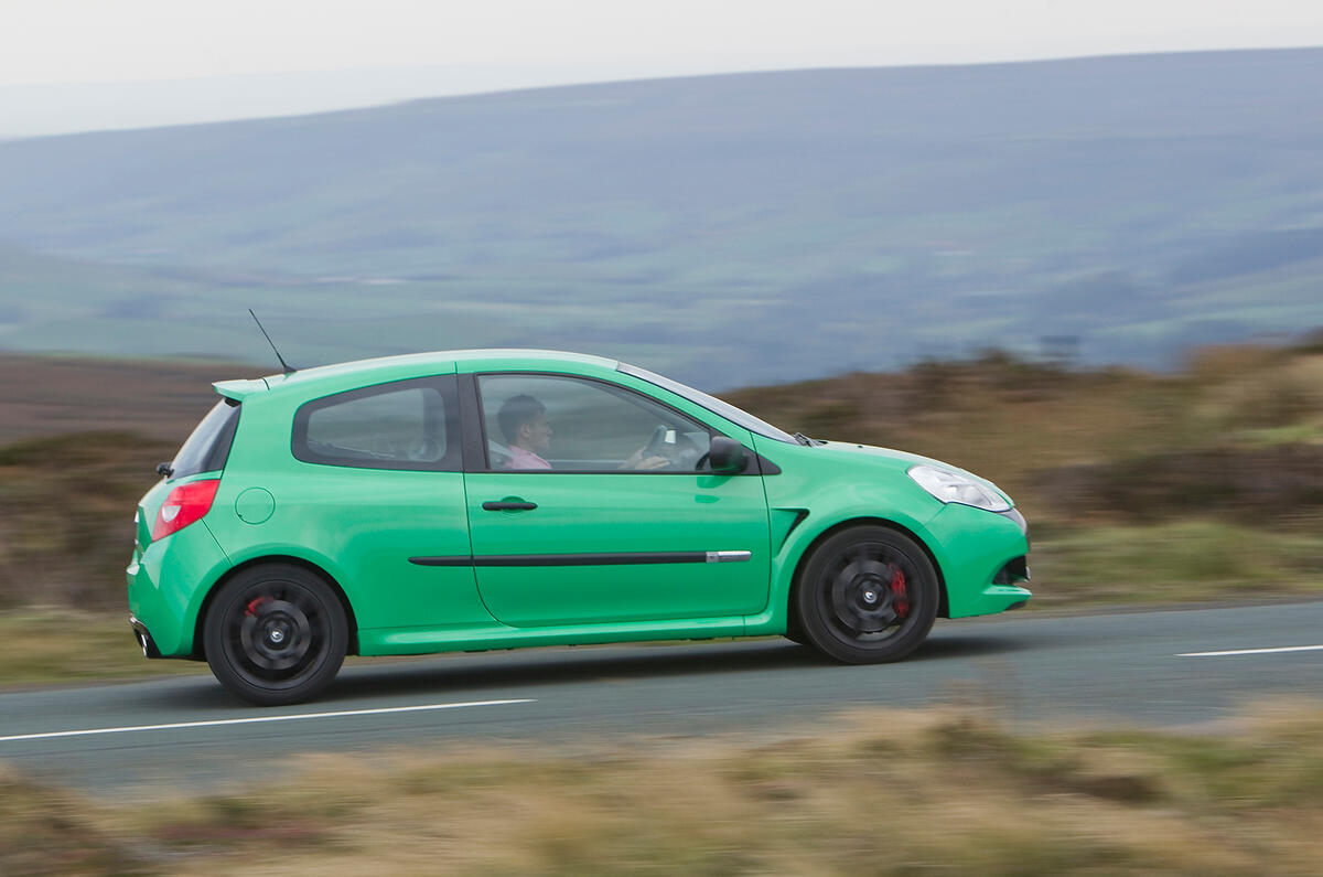 Renault Clio RS side profile