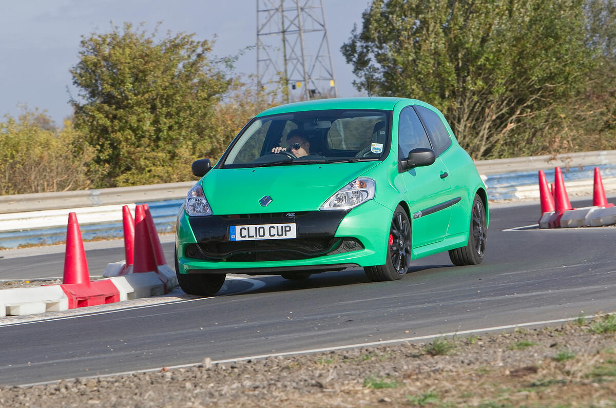 Renault Clio Renaultsport cornering