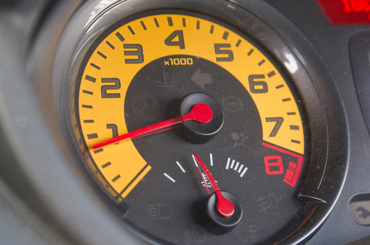 Renault Clio RS instrument cluster