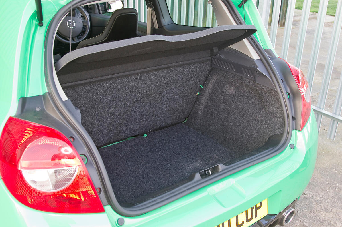 Renault Clio Renaultsport boot space