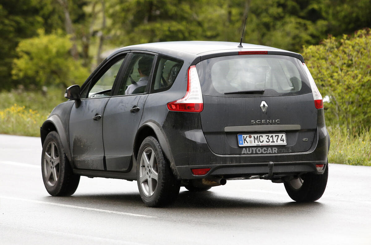 Renault&#039;s new crossover breaks cover