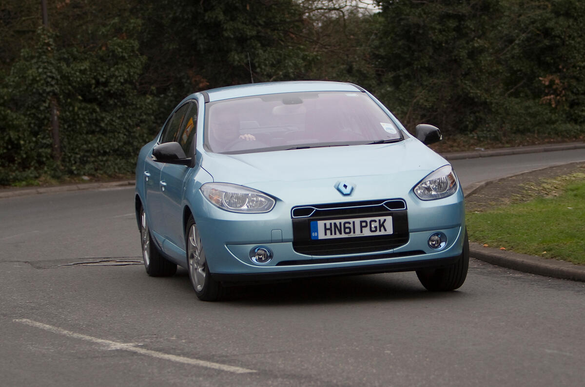 Renault Fluence cornering