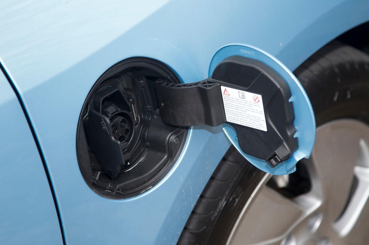 Renault Fluence charging point