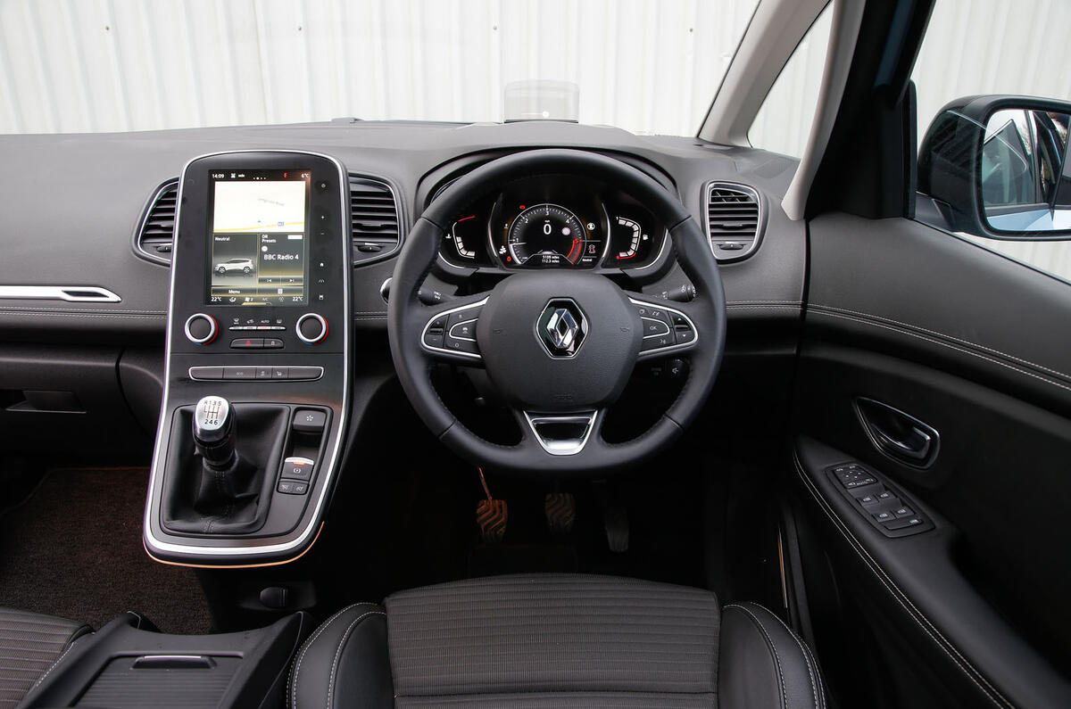 Renault Grand Scenic dashboard