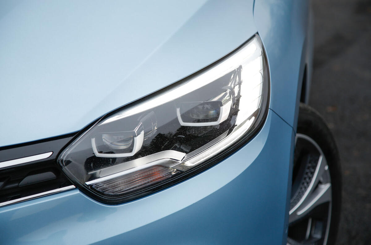Renault Grand Scenic LED headlights