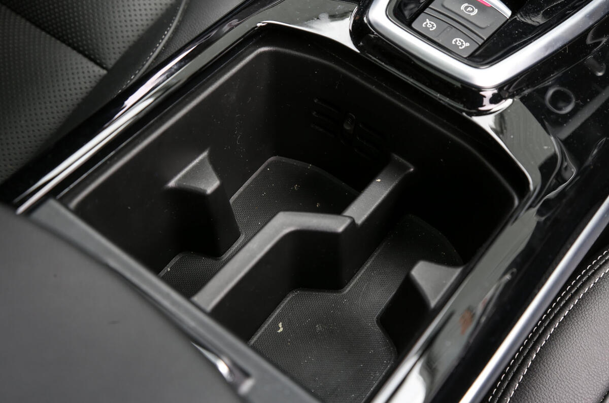 Renault Koleos cupholders