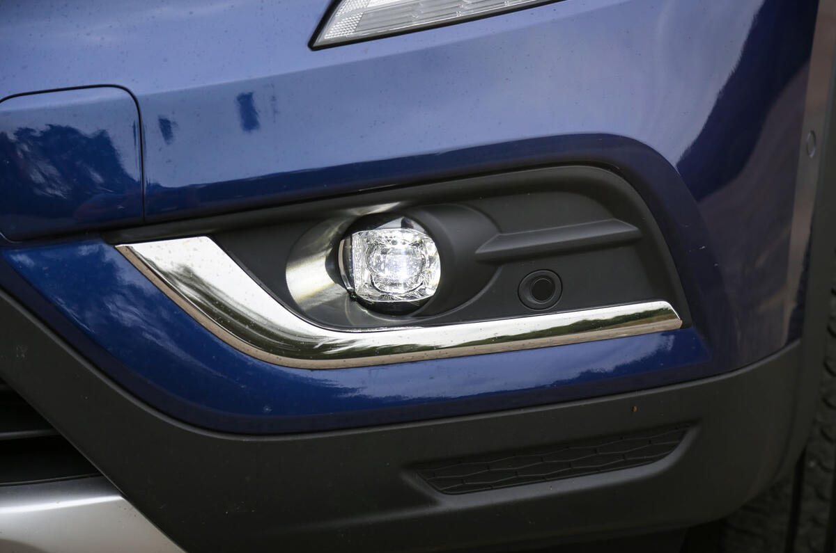 Renault Koleos foglights