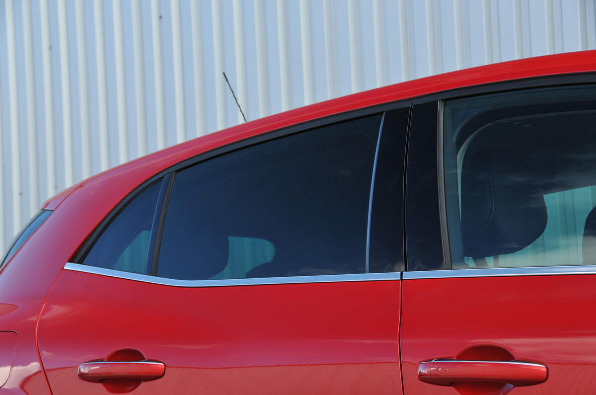 Renault Megane rear roofline