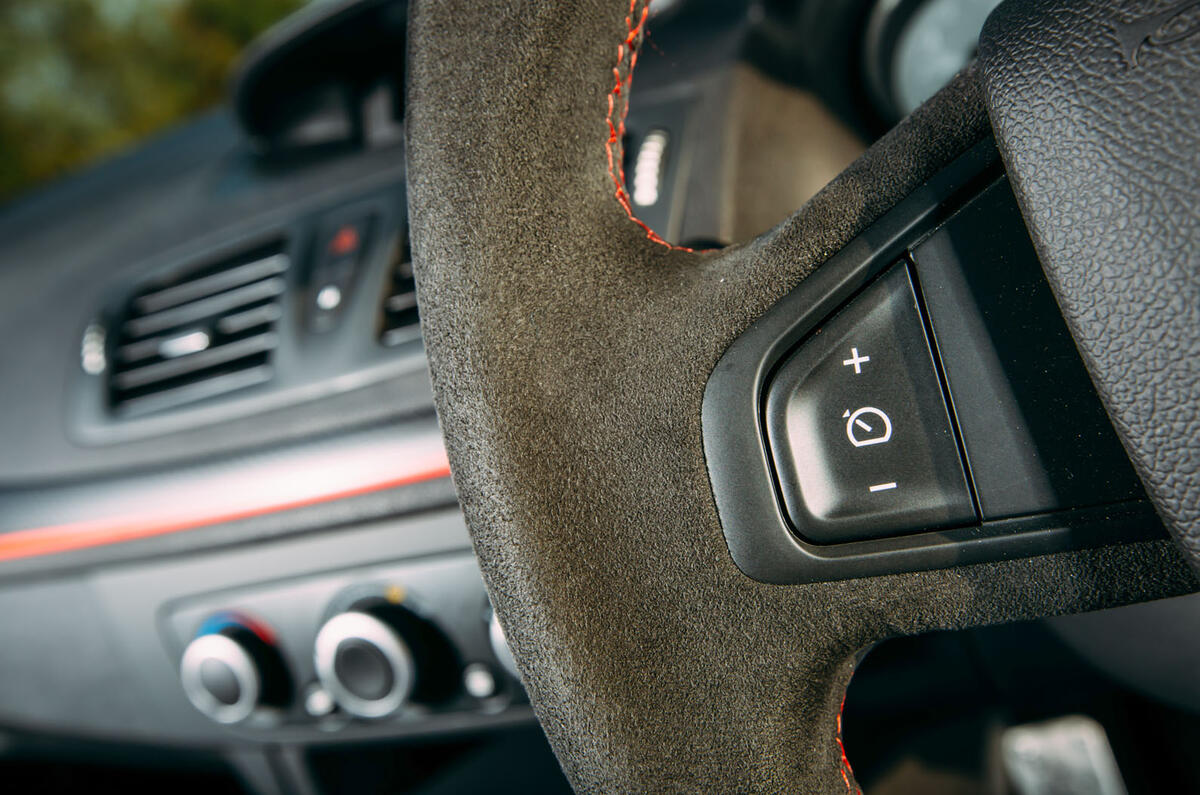 Megane RS275 steering wheel buttons