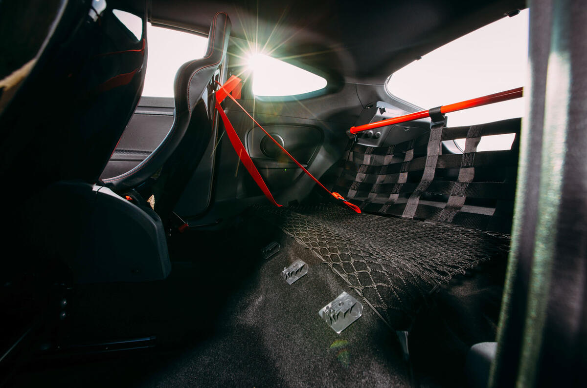 Megane RS275 Trophy-R rear space