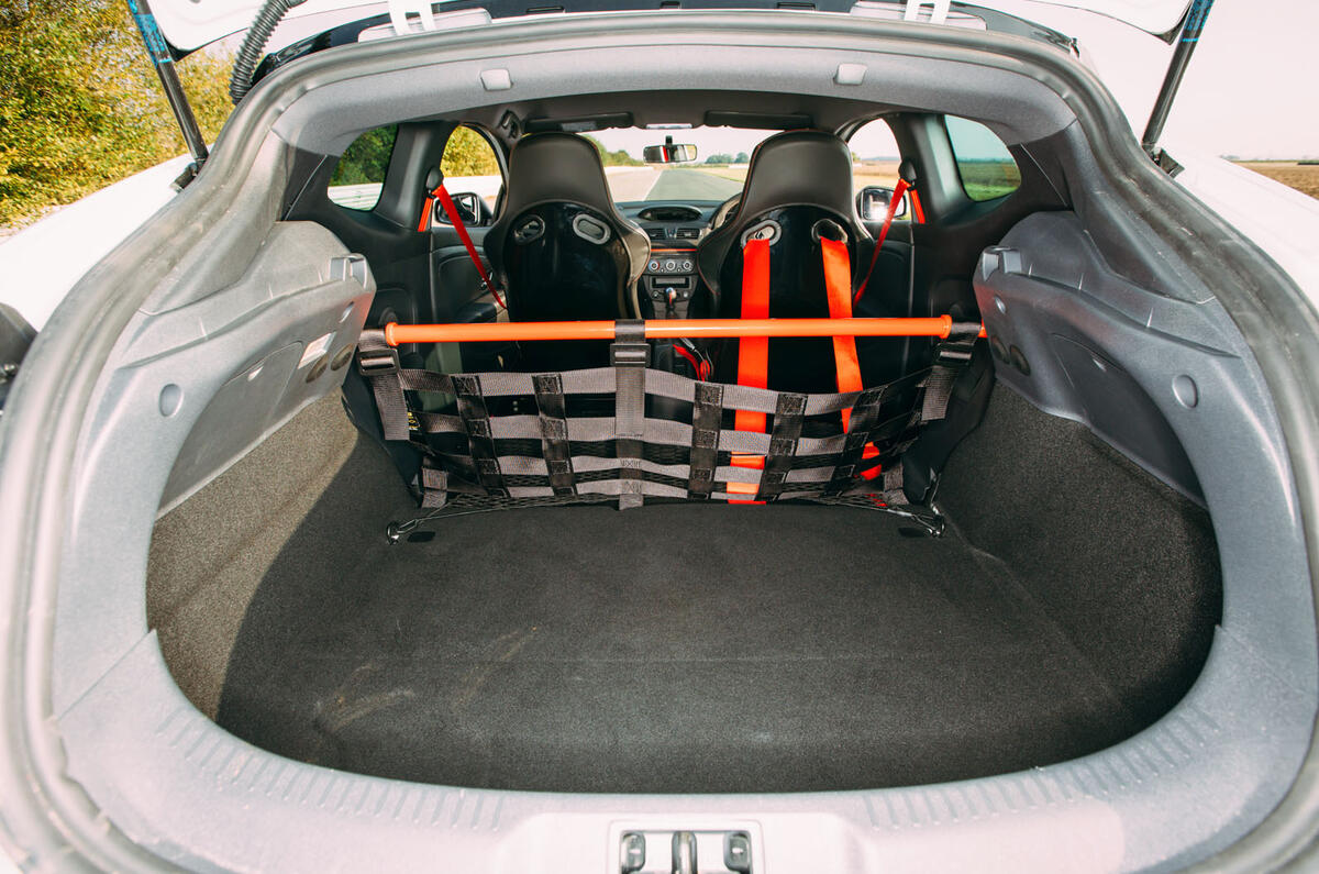 Megane RS275 Trophy-R boot space