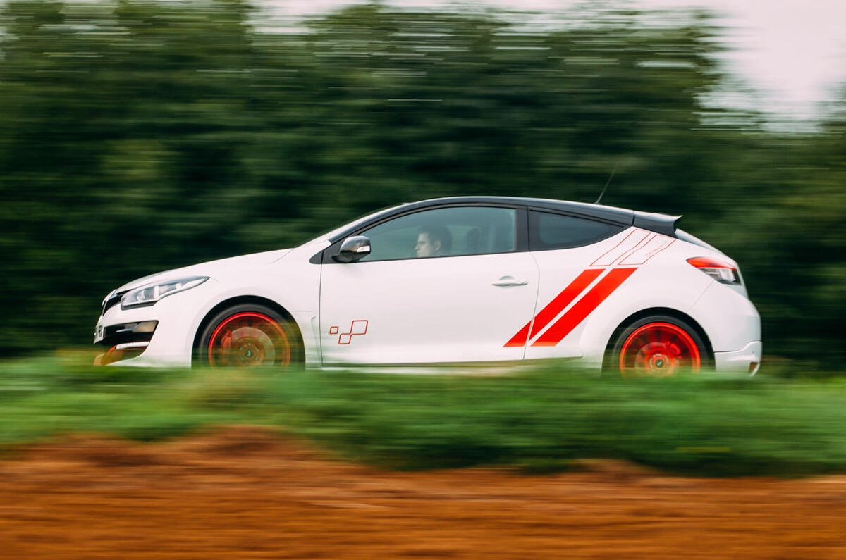 Megane RS275 Trophy-R side profile
