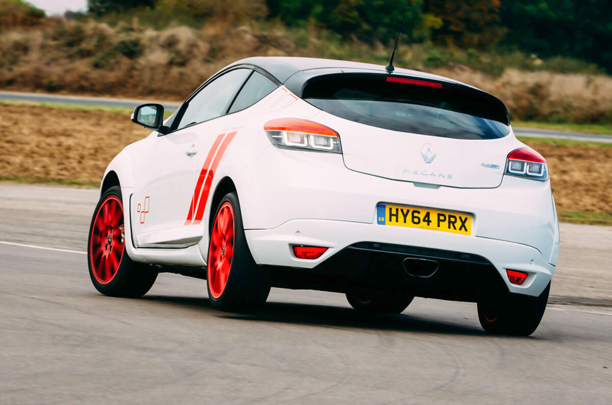 RS275 Trophy-R hard rear cornering