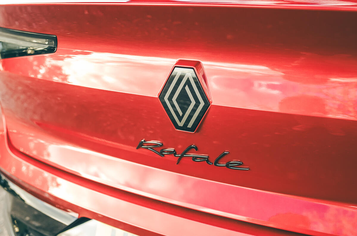 renault rafale rear badge
