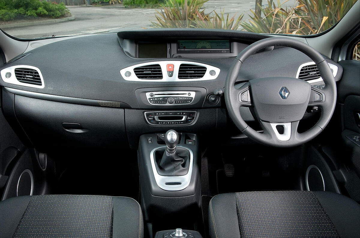 Renault Scenic dashboard