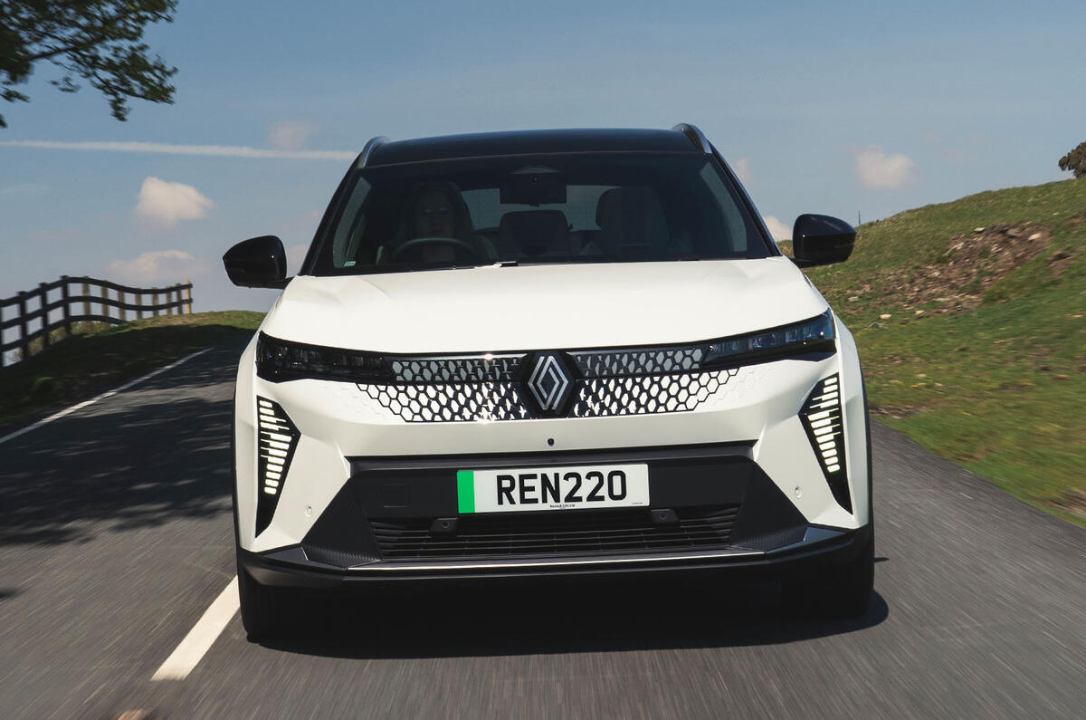 renault scenic e tech review 2024 03 front tracking