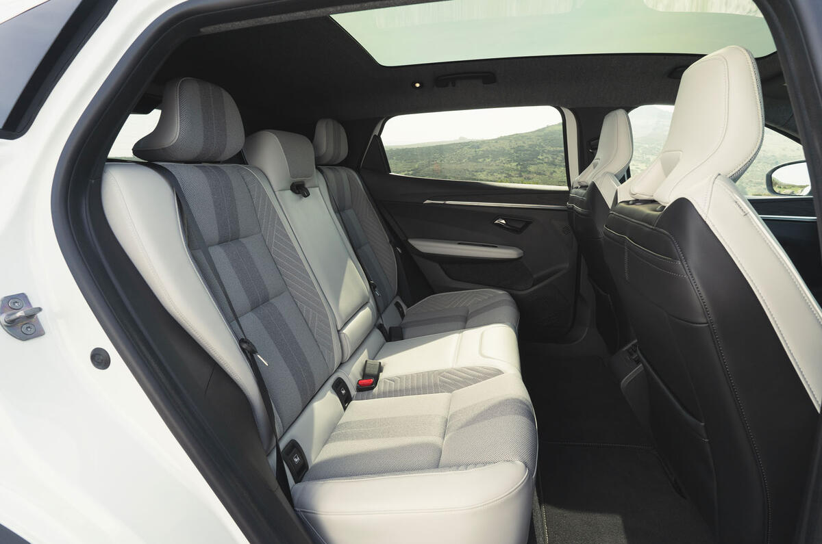 renault scenic e tech 2024 13 sièges arrières