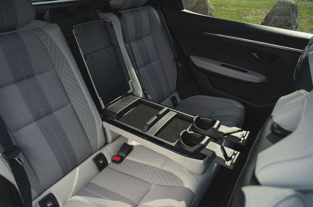 renault scenic e tech review 2024 14 accoudoir