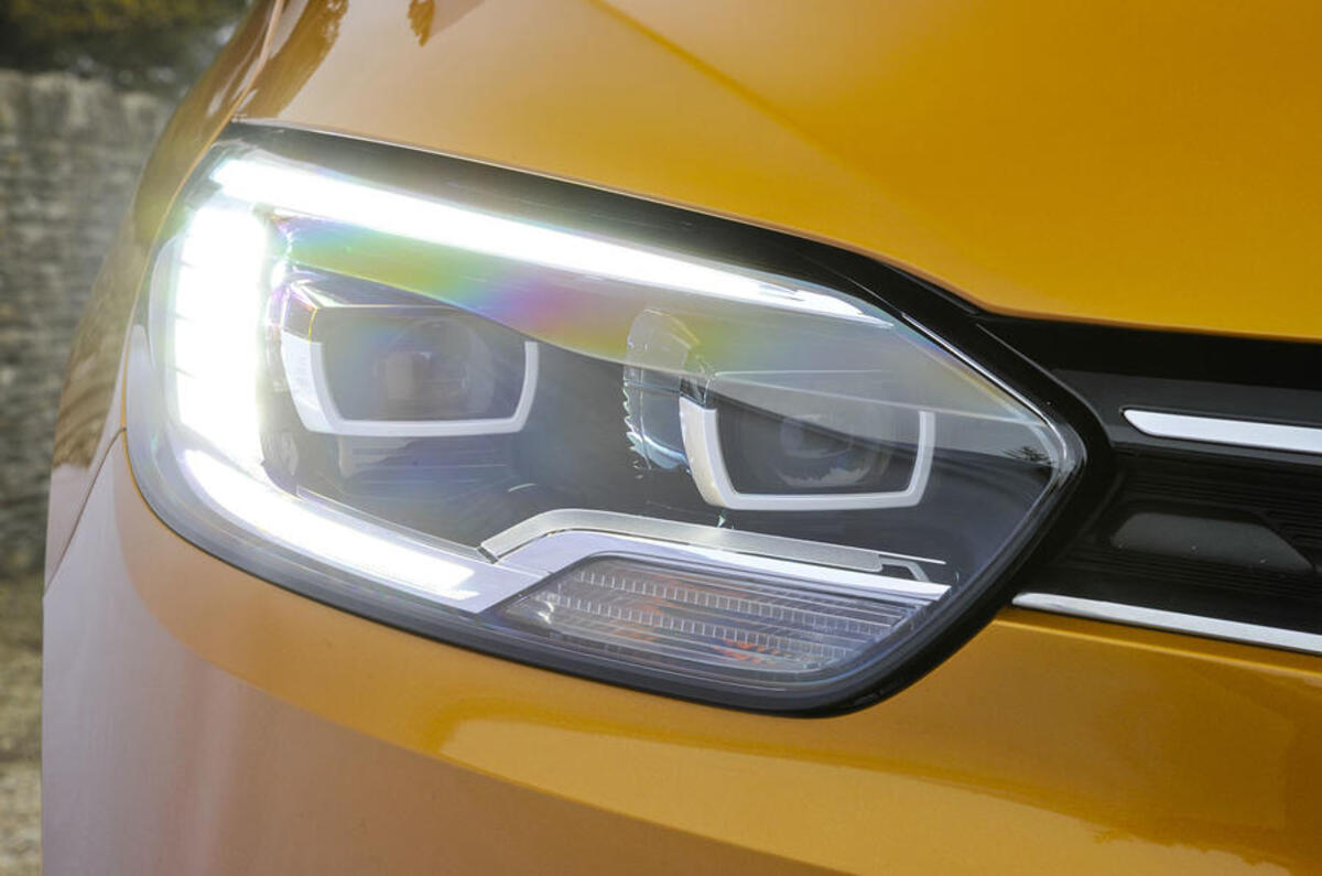 Renault Scenic LED headlights