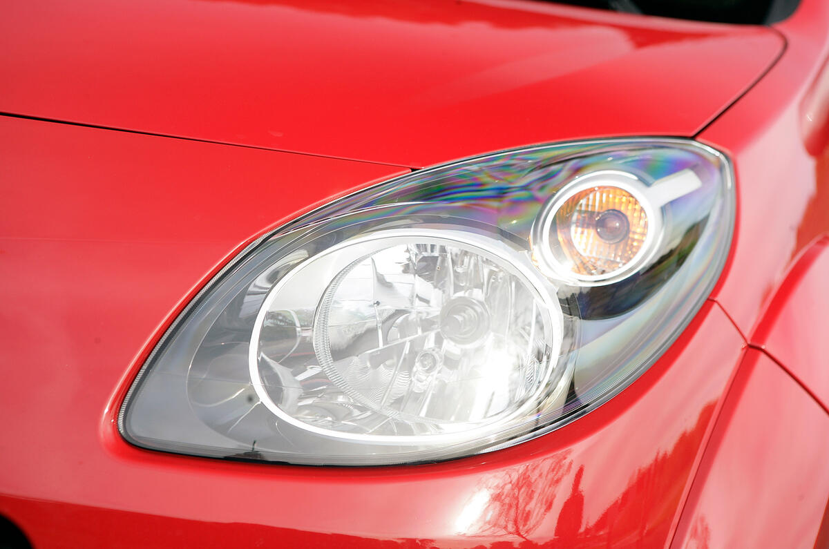 The Twingo's exterior styling looks funky and contemporary Renault Twingo Renaultsport 133 headlight