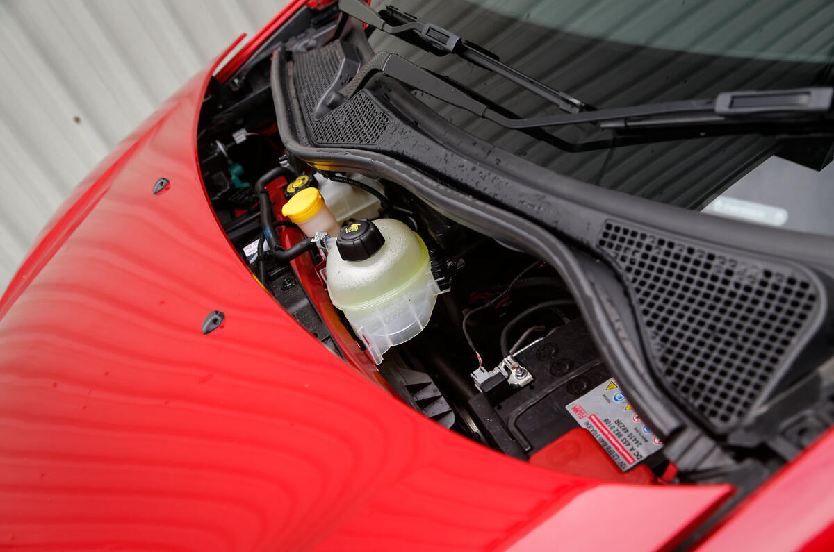 Sliding Renault Twingo bonnet