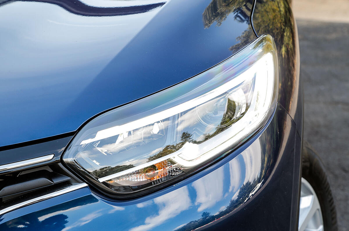 Renault Kadjar signature headlights