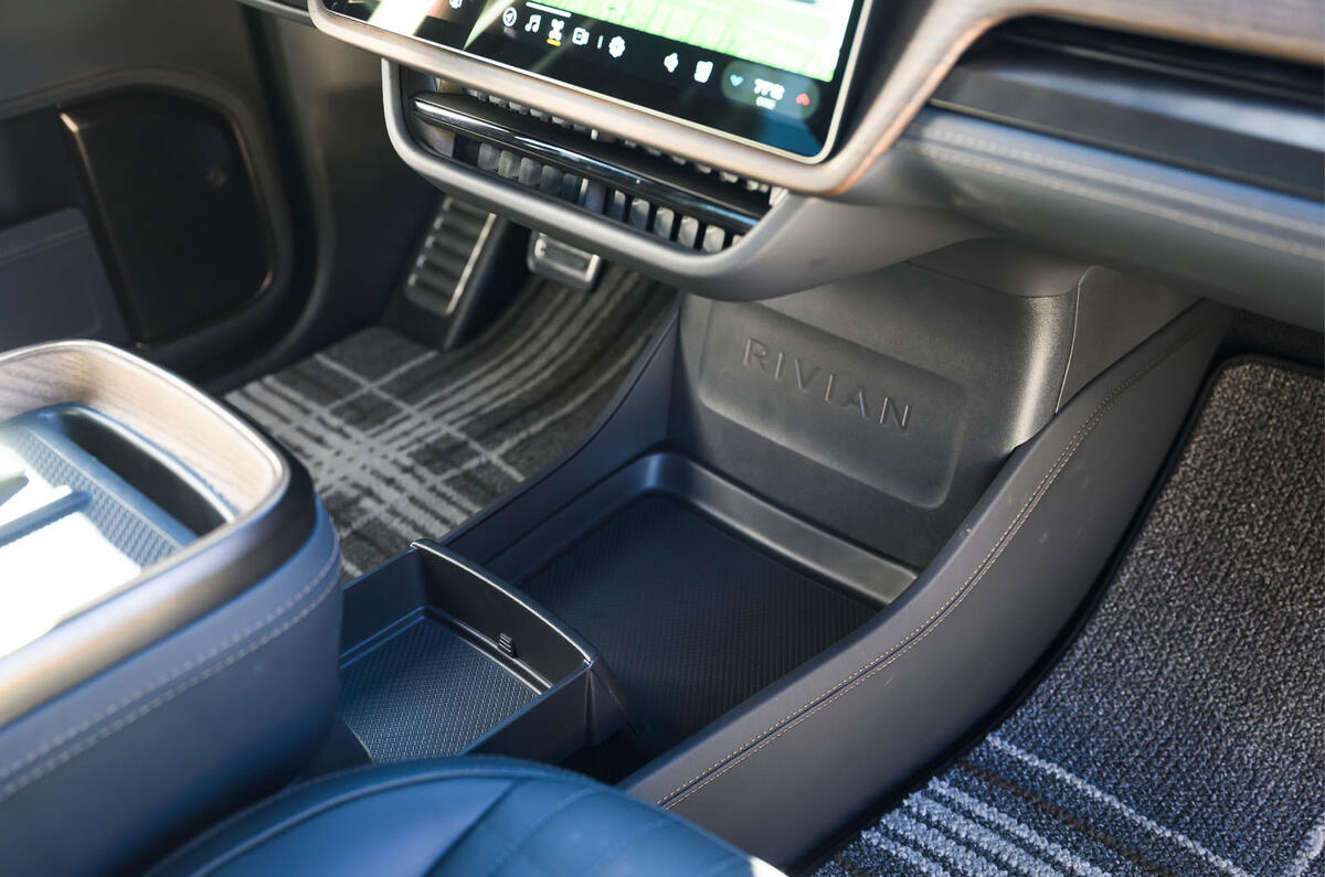 Rivian R1T 2025 Review LIPMAN centre console 14254