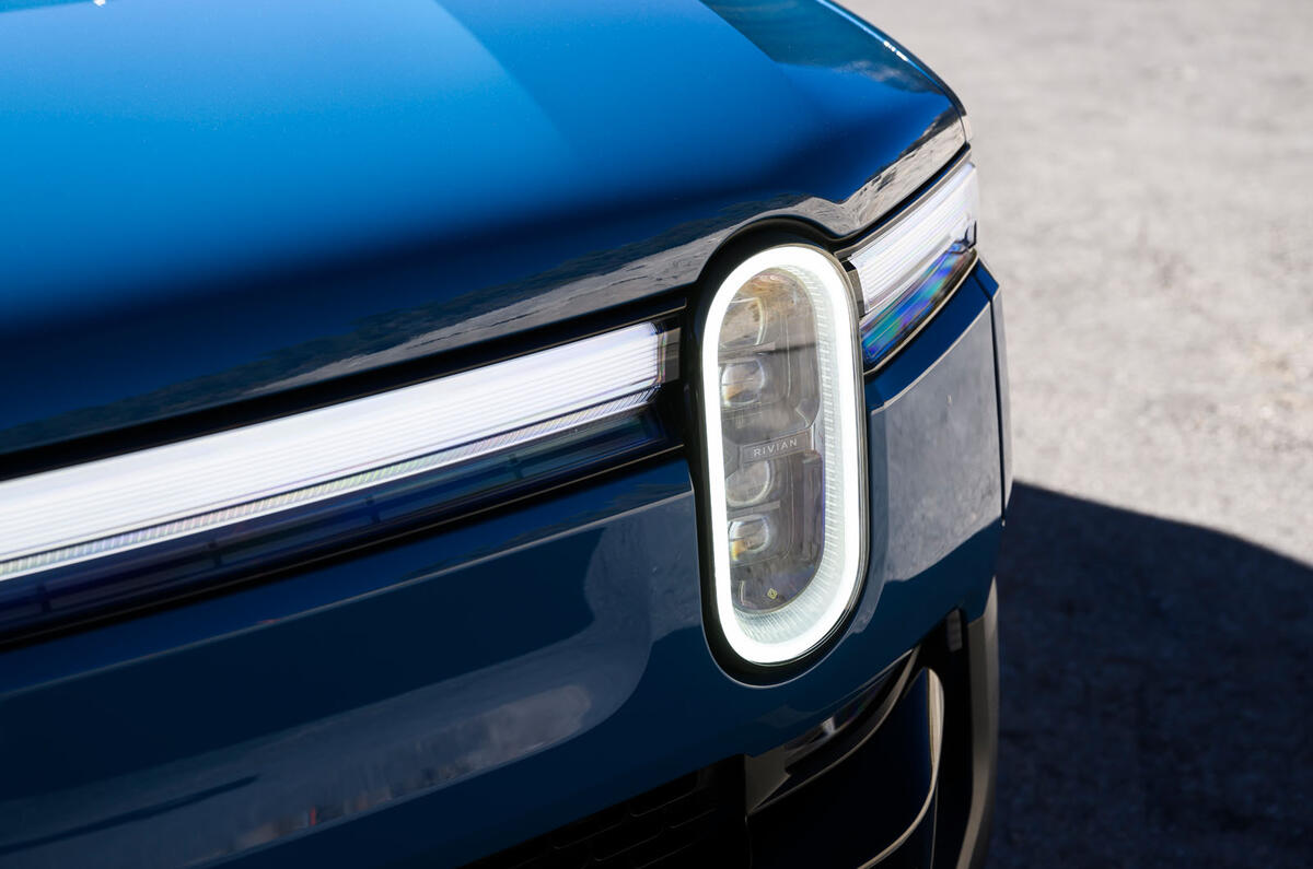Rivian R1T 2025 Review LIPMAN headlight 14381