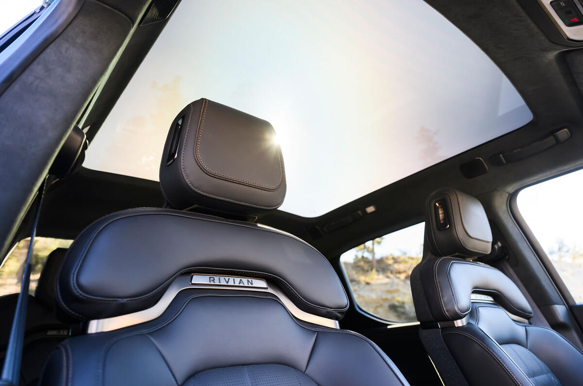 Rivian R1T 2025 Review LIPMAN panoramic roof 14275