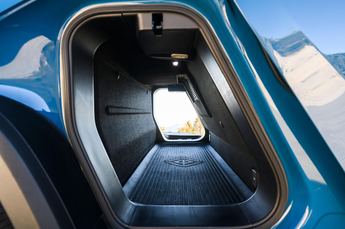 Rivian R1T 2025 Review LIPMAN storage space 14430