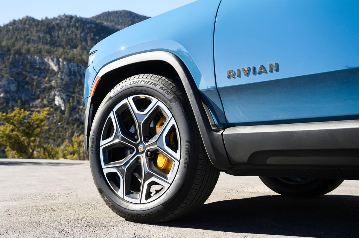 Rivian R1T 2025 Review LIPMAN wheel 14338