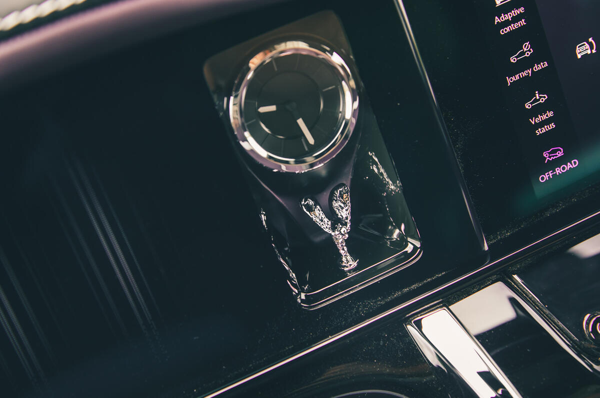 rolls royce cullinan rt 2026 jh 11 clock