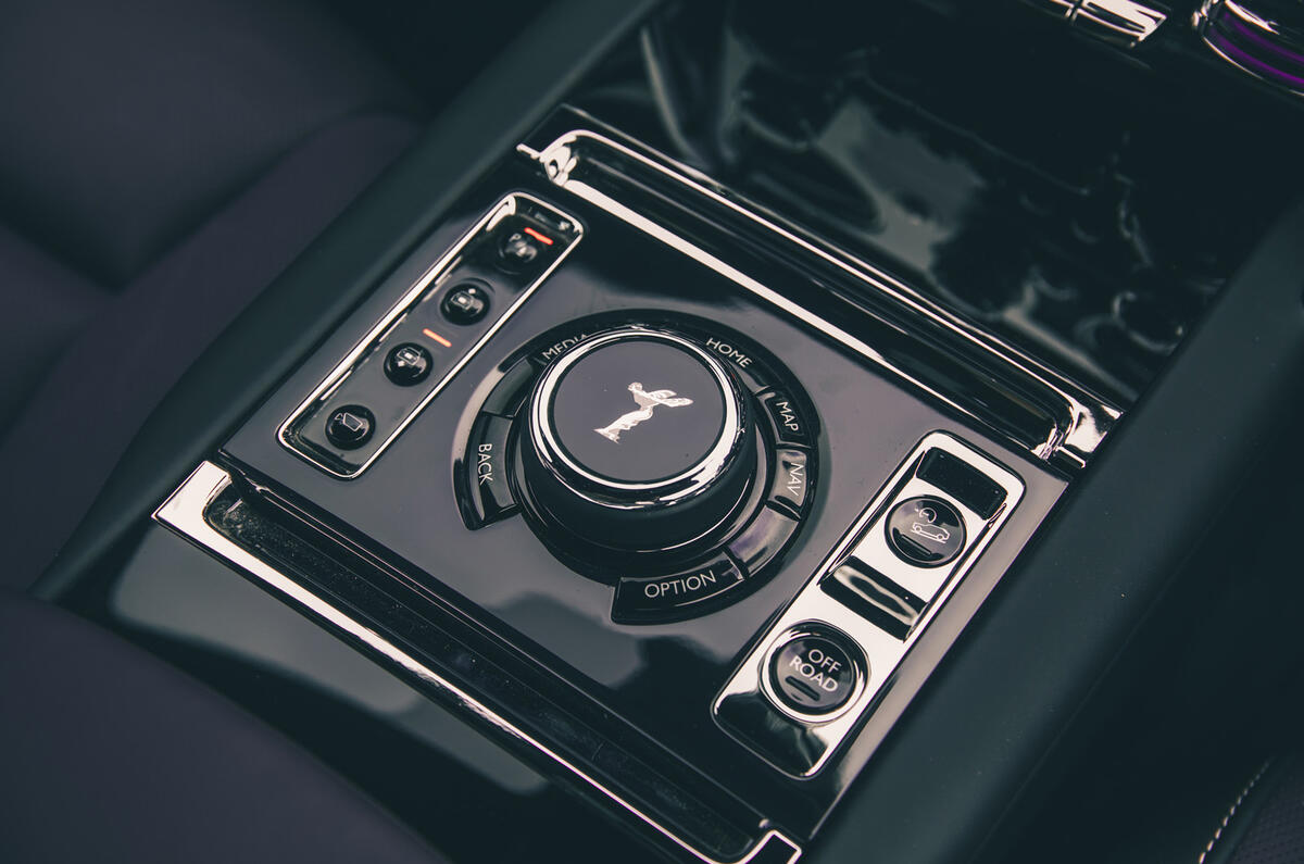 rolls royce cullinan rt 2026 jh 14 infotainment controls