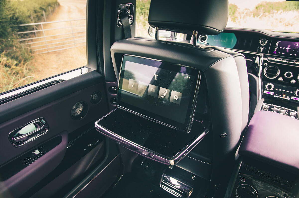 rolls royce cullinan rt 2026 jh 15 rear entertainment