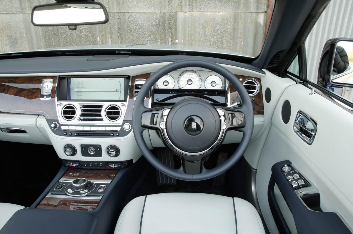 Rolls-Royce Dawn dashboard